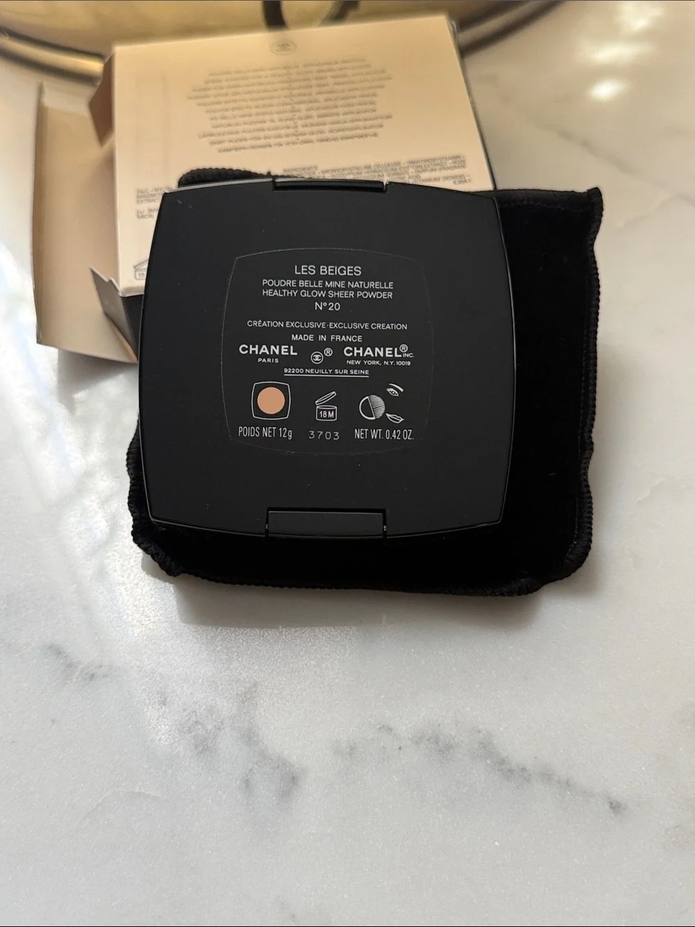 CHANEL Compact Pressed Powder - Light Beige N20 Les Beiges